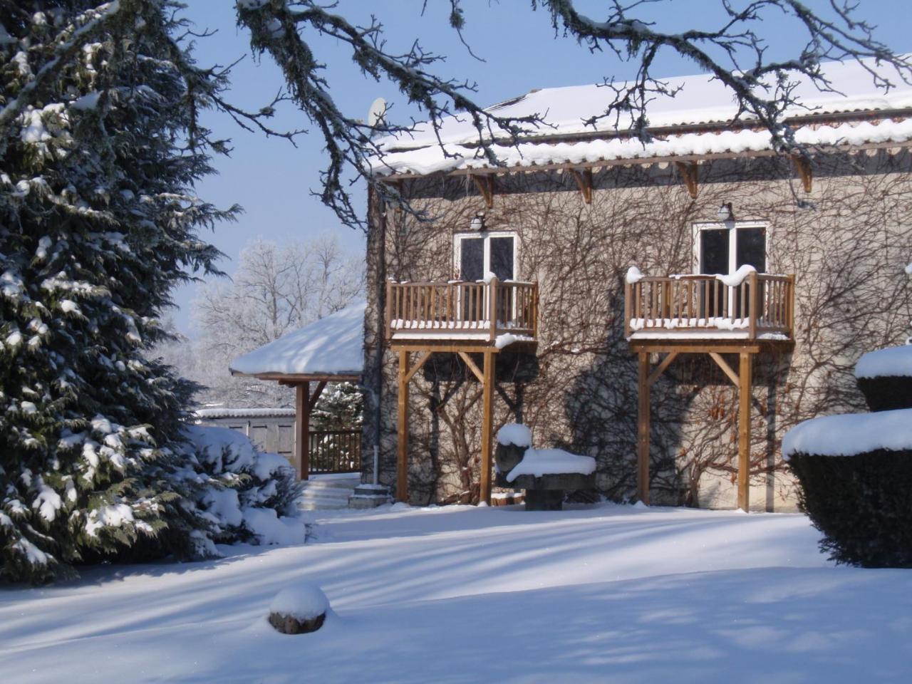 Domaine Des Pecheries Montel-de-Gelat Exterior foto